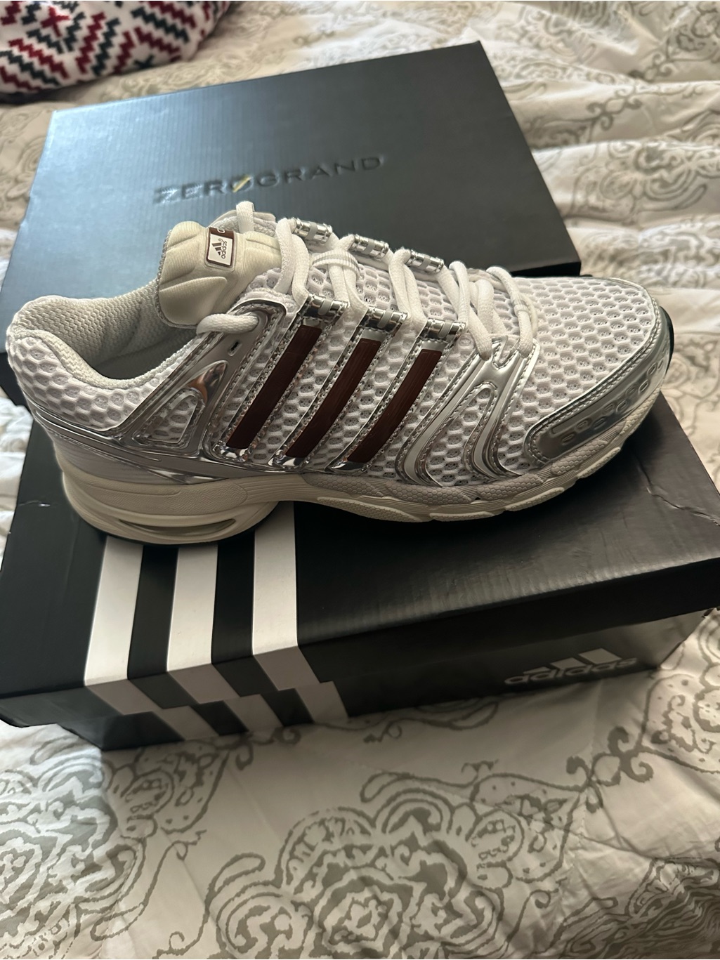 Nwt Adidas  Originals Adistar Control 5 Sneakers White  Brown